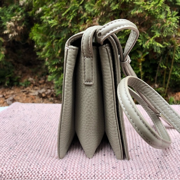 Aritzia Auxiliary Calisch Grey Crossbody Clutch Bag in Elephant Grey. - Picture 4 of 10